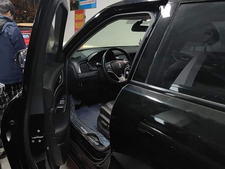 Фото 9 - Honda Avancier