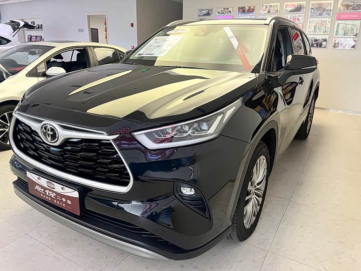 Фото 1 - Toyota Highlander