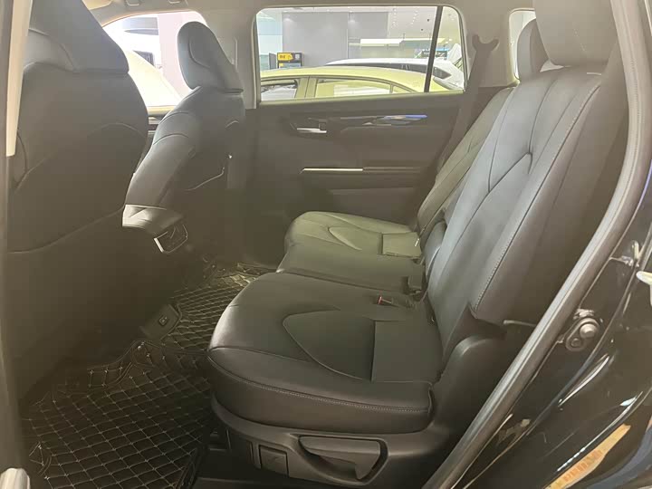 Фото 8 - Toyota Highlander