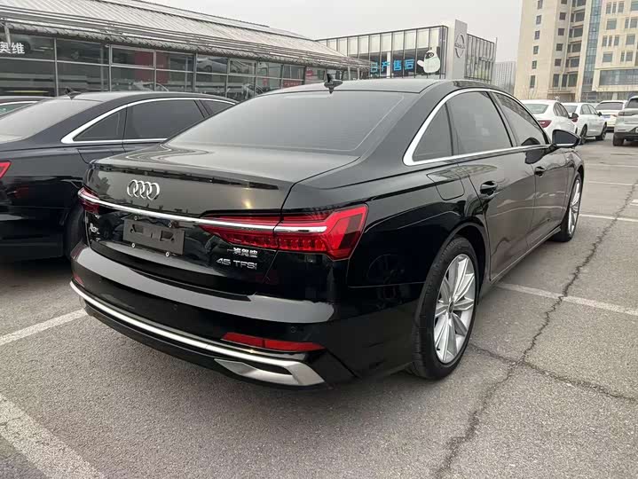 Фото 4 - Audi A6L