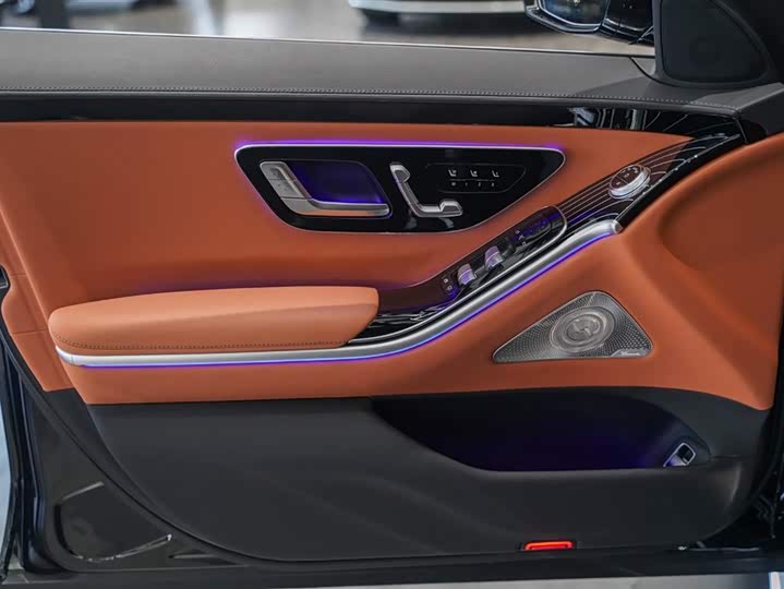 Фото 9 - Mercedes-Benz S-Class