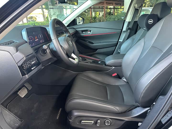 Фото 8 - Honda Accord