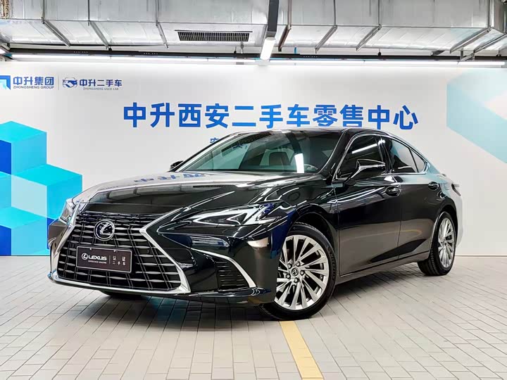 Фото 1 - Lexus ES