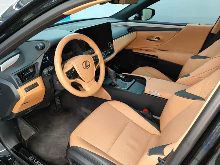 Фото 7 - Lexus ES