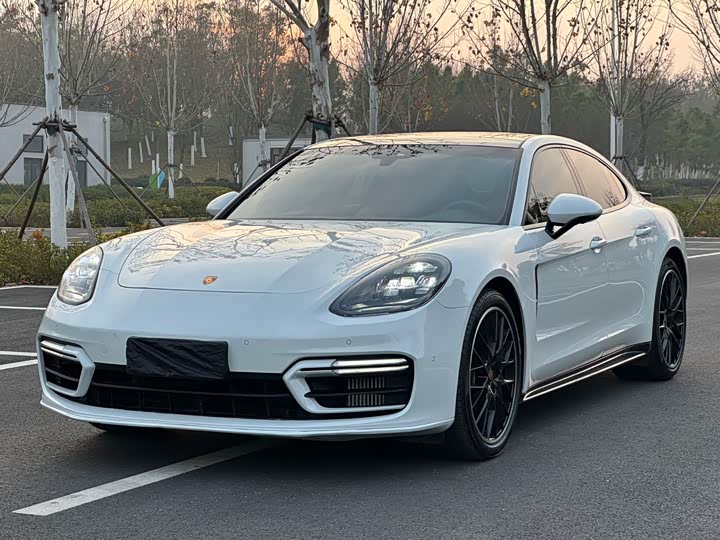 Фото 1 - Porsche Panamera