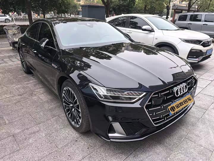 Фото 2 - Audi A7L