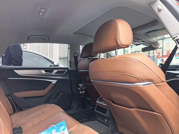 Фото 7 - Audi A7L