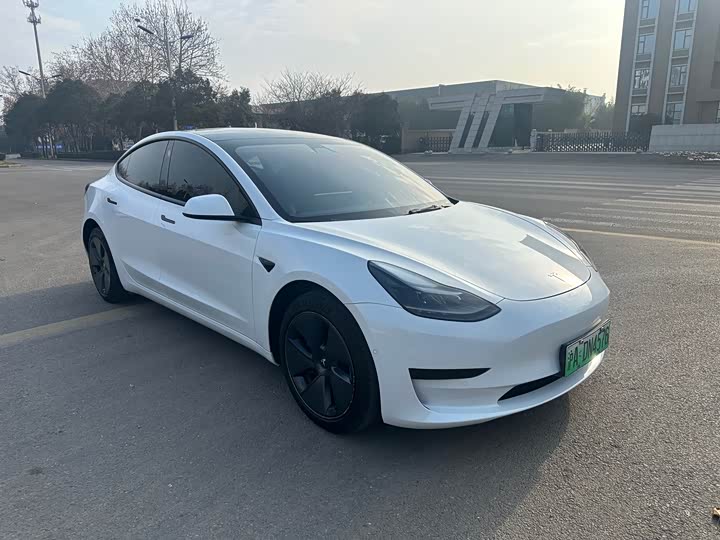 Фото 3 - Tesla Model 3