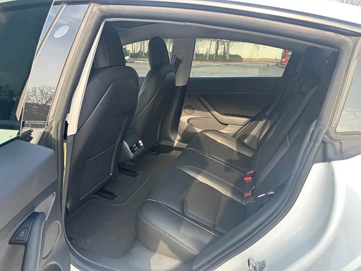 Фото 6 - Tesla Model 3