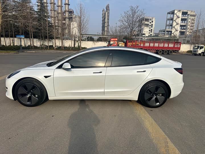 Фото 7 - Tesla Model 3