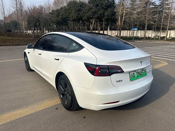 Фото 8 - Tesla Model 3