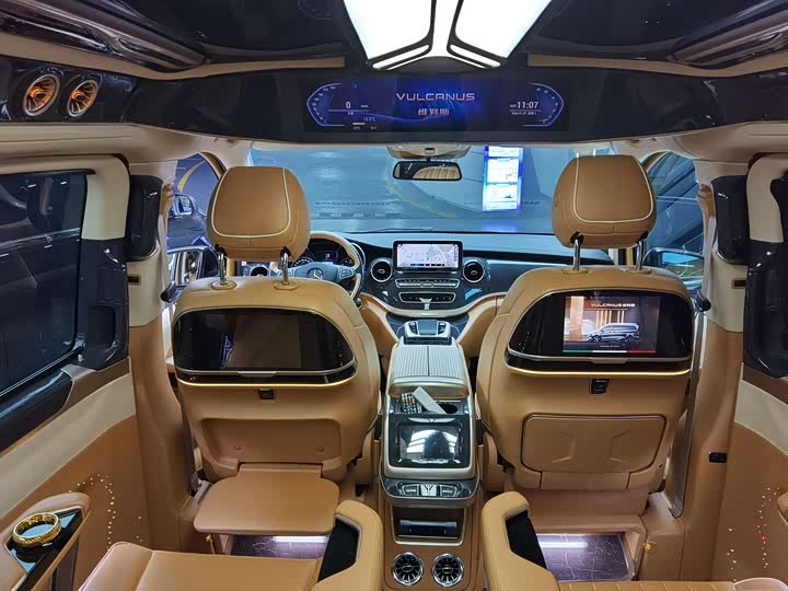 Фото 8 - Mercedes-Benz V-Class