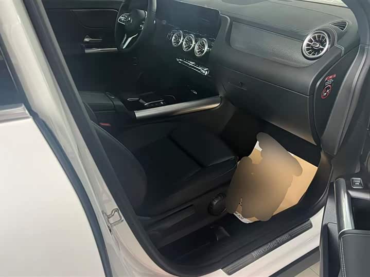 Фото 8 - Mercedes-Benz GLA-Class