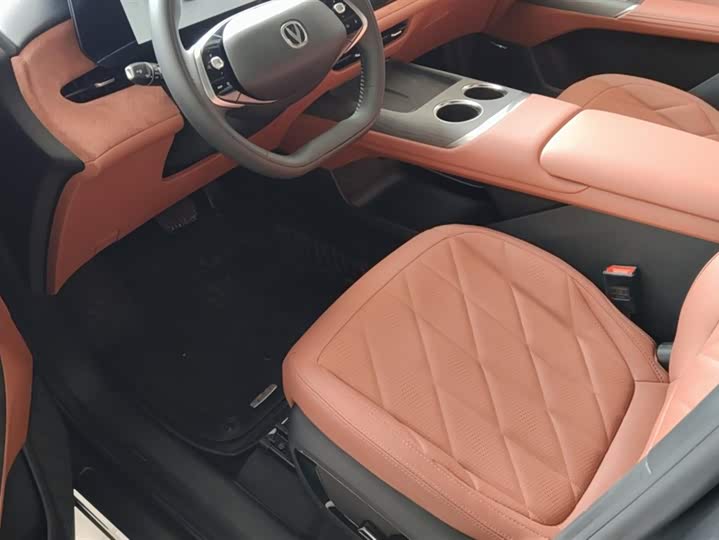 Фото 9 - Changan CS75 Plus