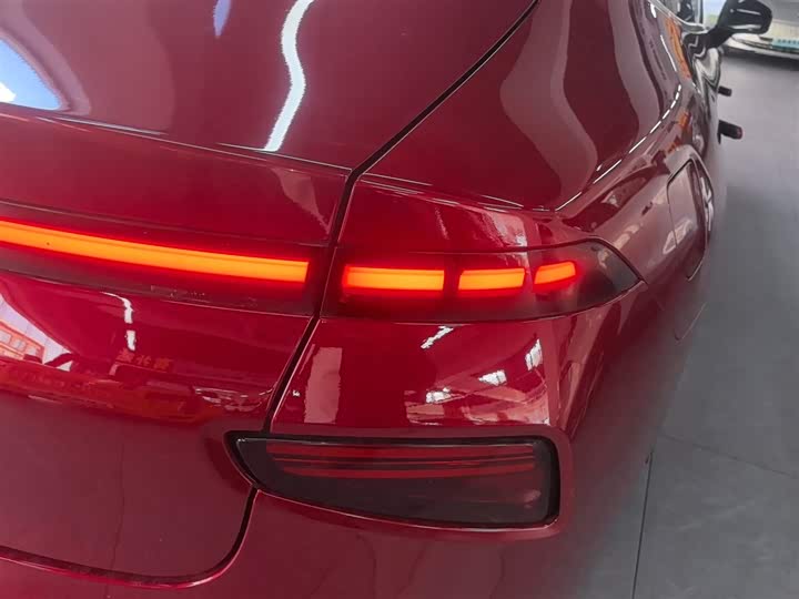 Фото 8 - XPeng P7