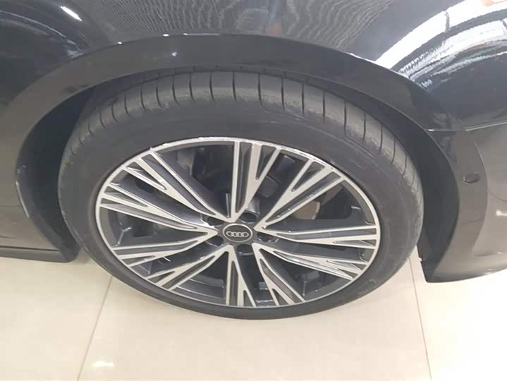 Фото 6 - Audi A6L