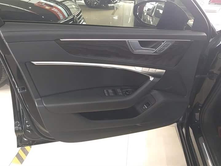 Фото 7 - Audi A6L