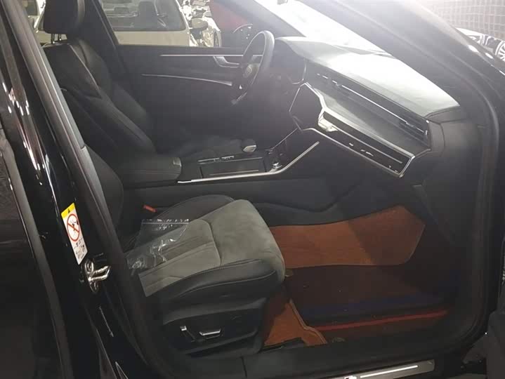 Фото 8 - Audi A6L