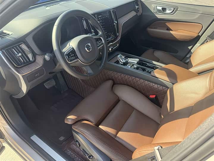 Фото 4 - Volvo XC60