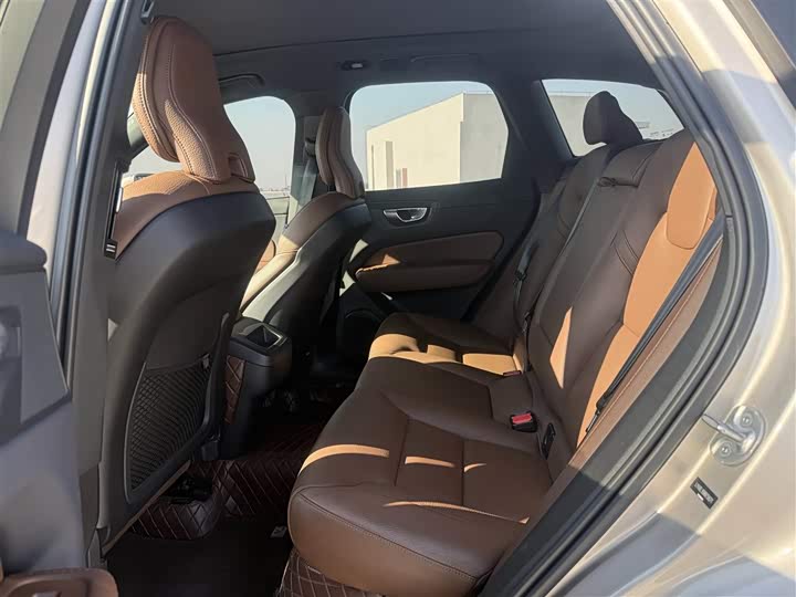 Фото 6 - Volvo XC60