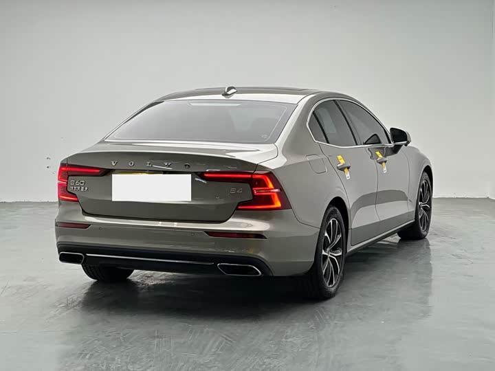 Фото 4 - Volvo S60
