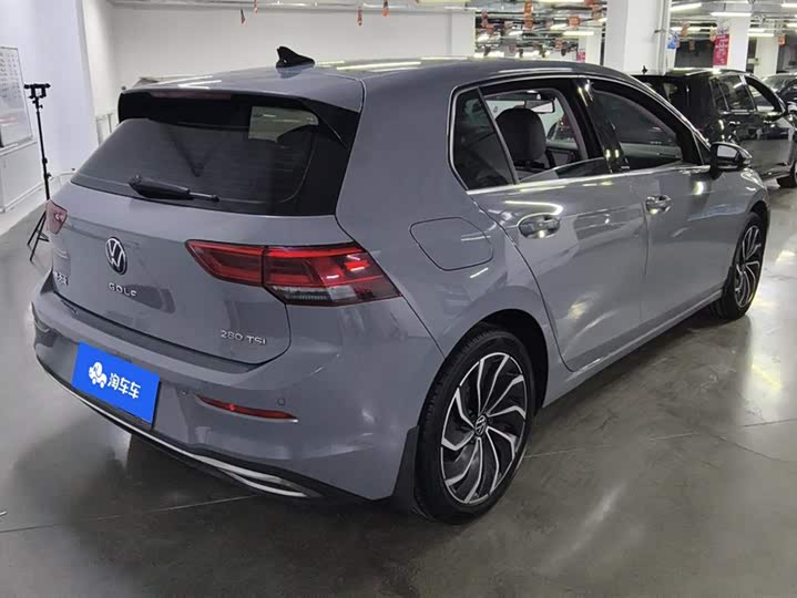 Фото 3 - Volkswagen Golf