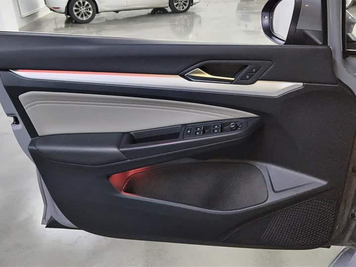 Фото 7 - Volkswagen Golf