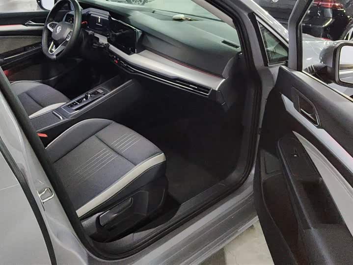 Фото 8 - Volkswagen Golf