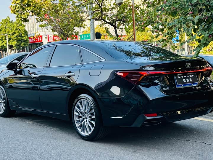 Фото 6 - Toyota Avalon