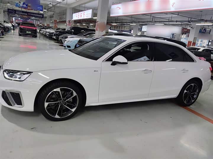 Фото 5 - Audi A4L