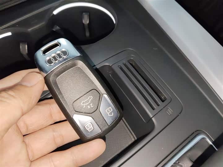 Фото 9 - Audi A4L