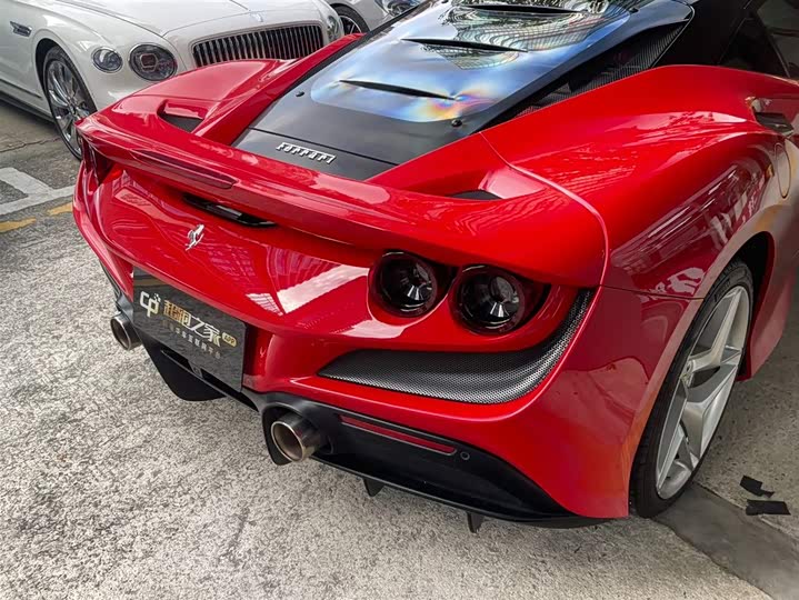 Фото 7 - Ferrari F8