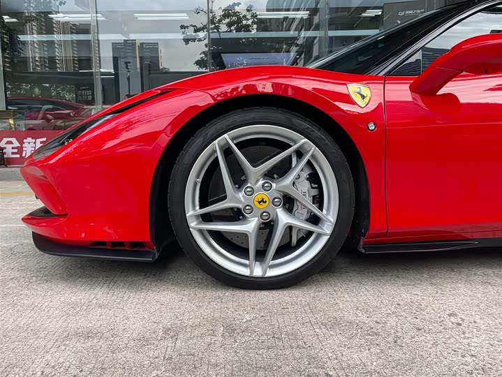 Фото 9 - Ferrari F8