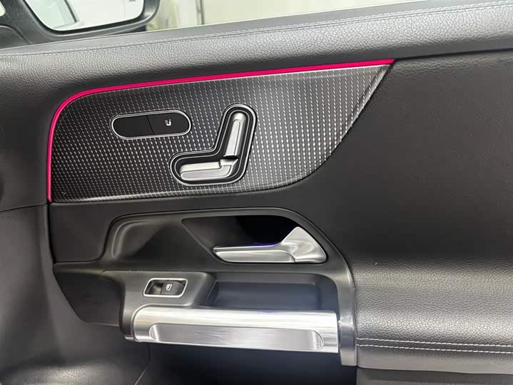 Фото 3 - Mercedes-Benz EQB