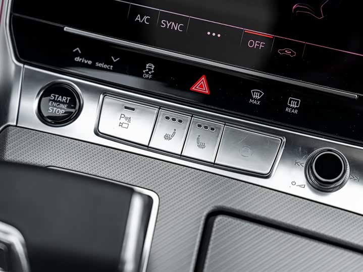 Фото 9 - Audi A6L