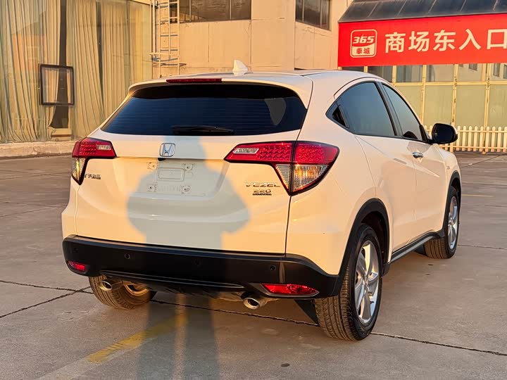 Фото 8 - Honda Vezel