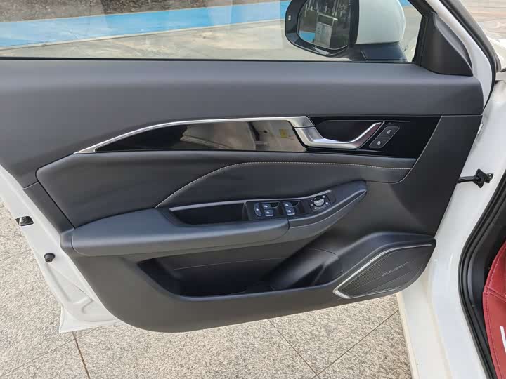 Фото 5 - Bestune B70