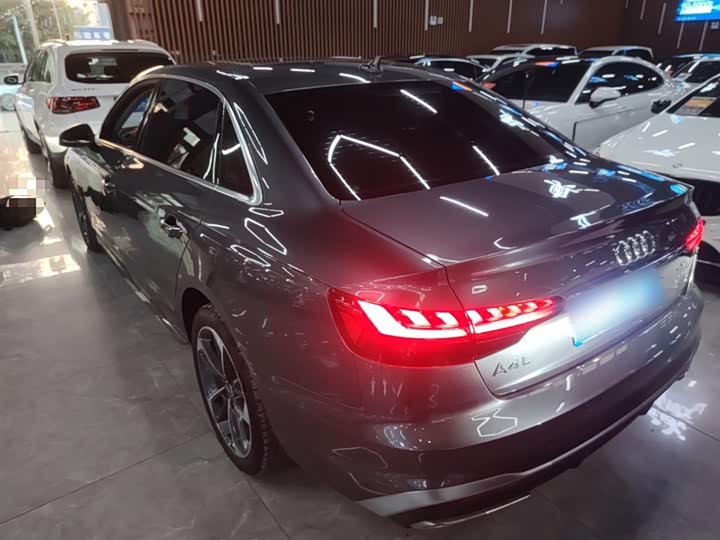 Фото 5 - Audi A4L