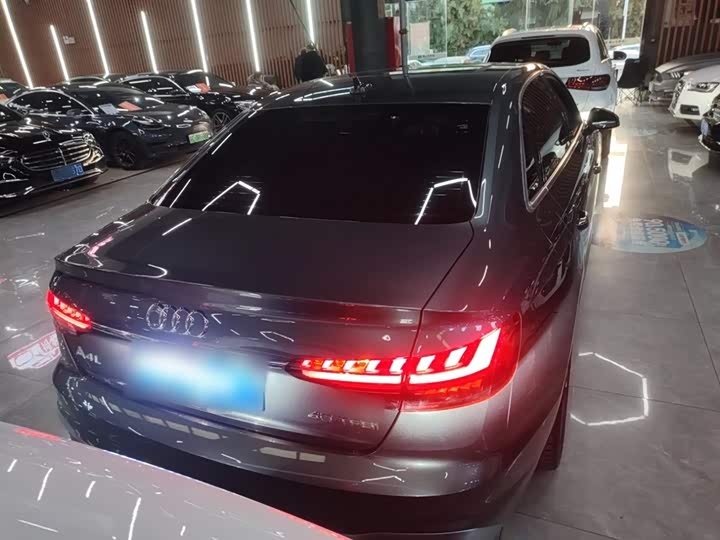 Фото 6 - Audi A4L