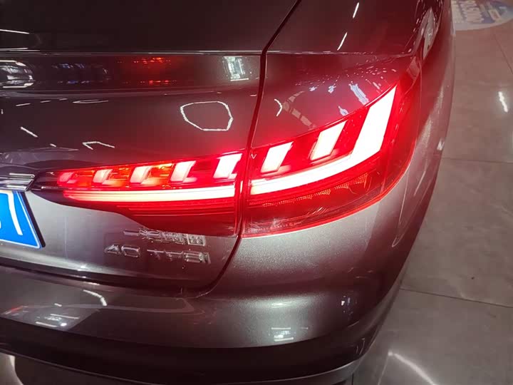 Фото 8 - Audi A4L