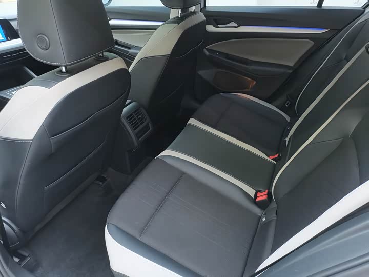 Фото 8 - Volkswagen Golf