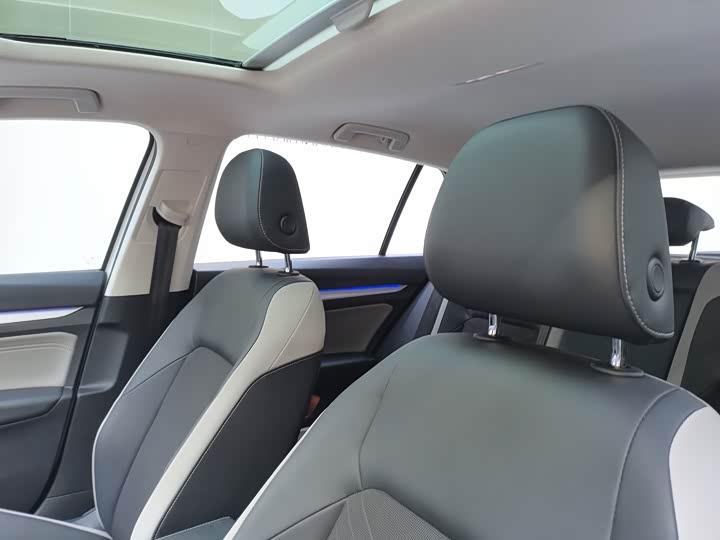 Фото 9 - Volkswagen Golf