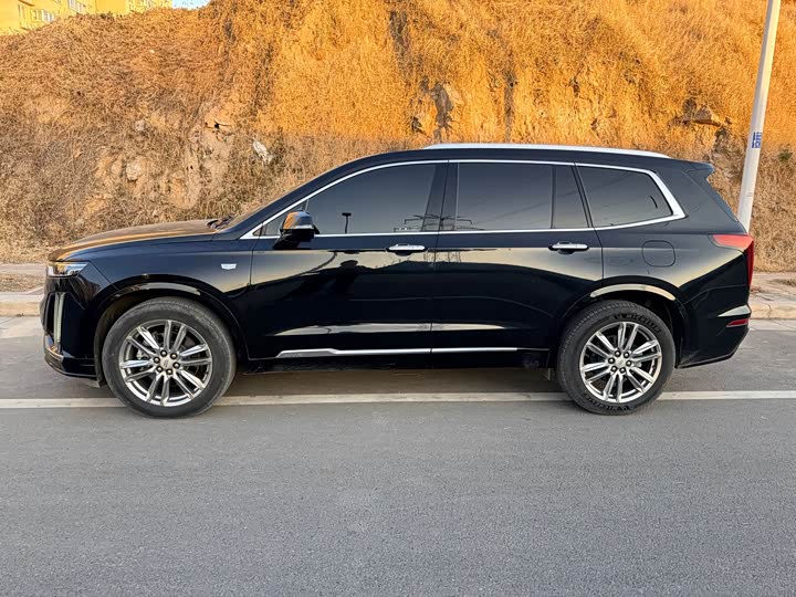 Фото 3 - Cadillac XT6