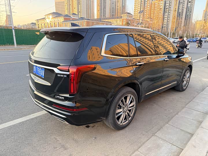 Фото 6 - Cadillac XT6
