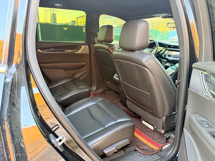 Фото 8 - Cadillac XT6