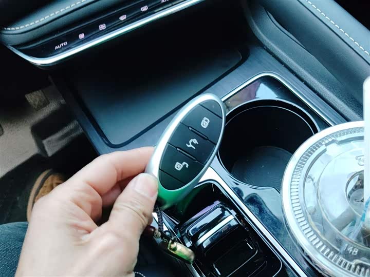 Фото 9 - Bestune B70