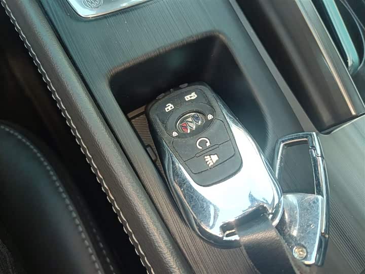 Фото 9 - Buick LaCrosse