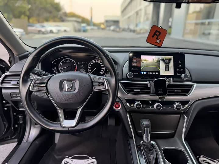 Фото 4 - Honda Accord