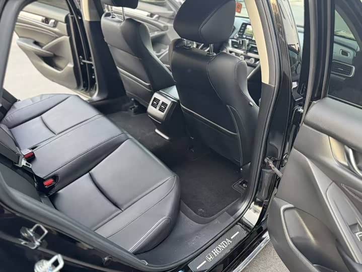 Фото 6 - Honda Accord