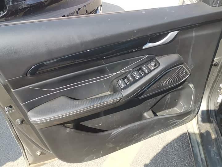 Фото 7 - Geely Emgrand